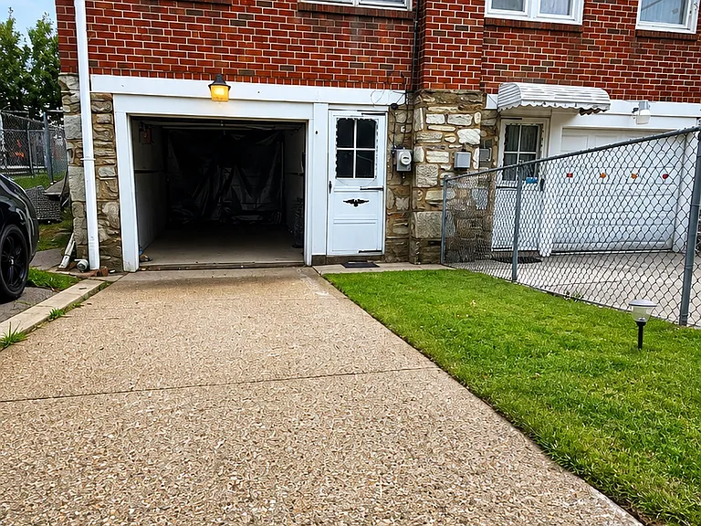 1 car garage and private driveway
