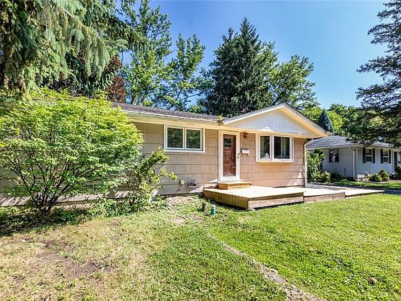 3rd image of 768 Martin Dr