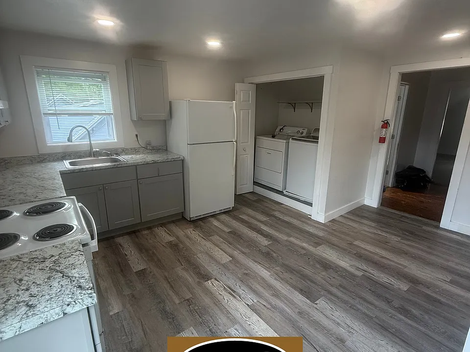 24 Crescent St #24A