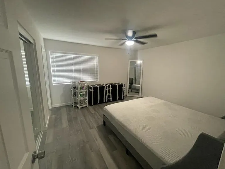 2241 Franzen Ave #B — Photo 4