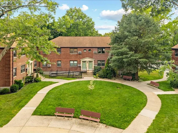 57-44 244th St #Lower, Douglaston, NY 11362