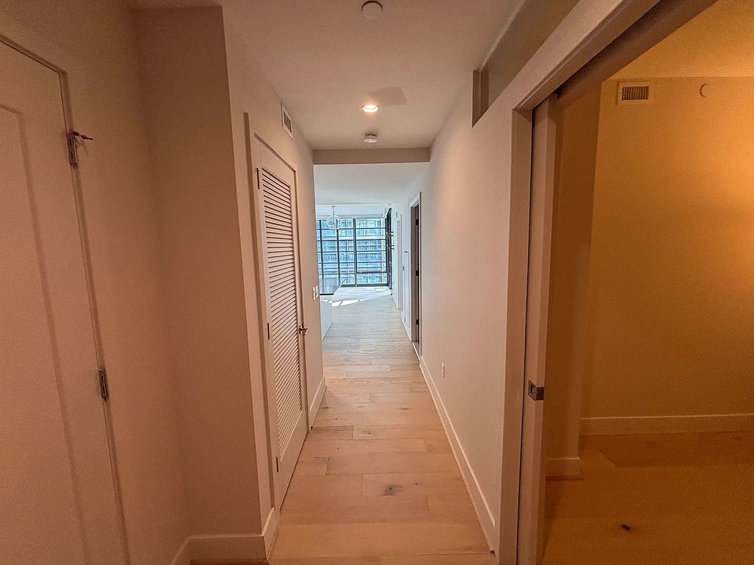 45 Sutton Sq SW — Photo 3