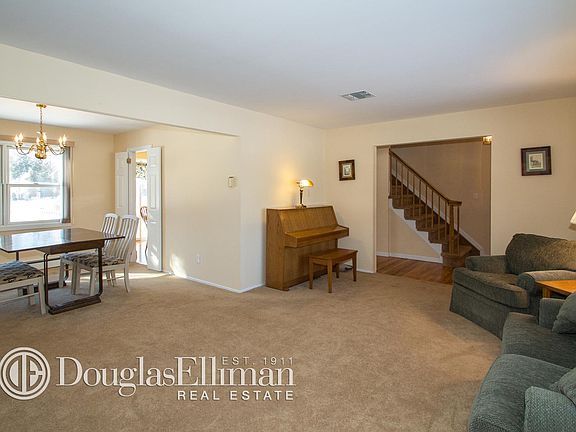 3rd image of 30 Miller Woods Dr