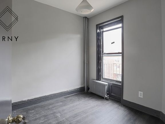 2nd image of 105 Vernon Ave #2D