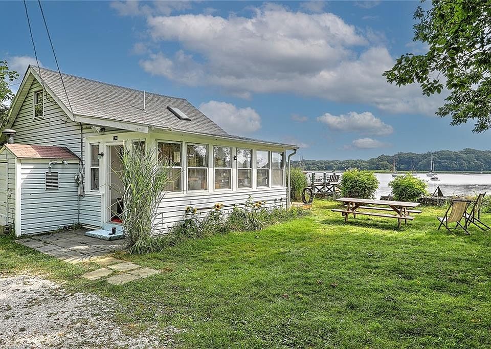 135 Kickemuit Ave, Bristol, RI 02809 Zillow