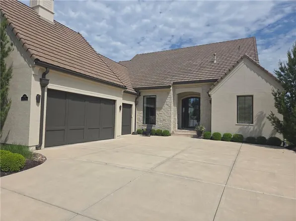 15012 Chadwick St, Overland Park, KS 66224