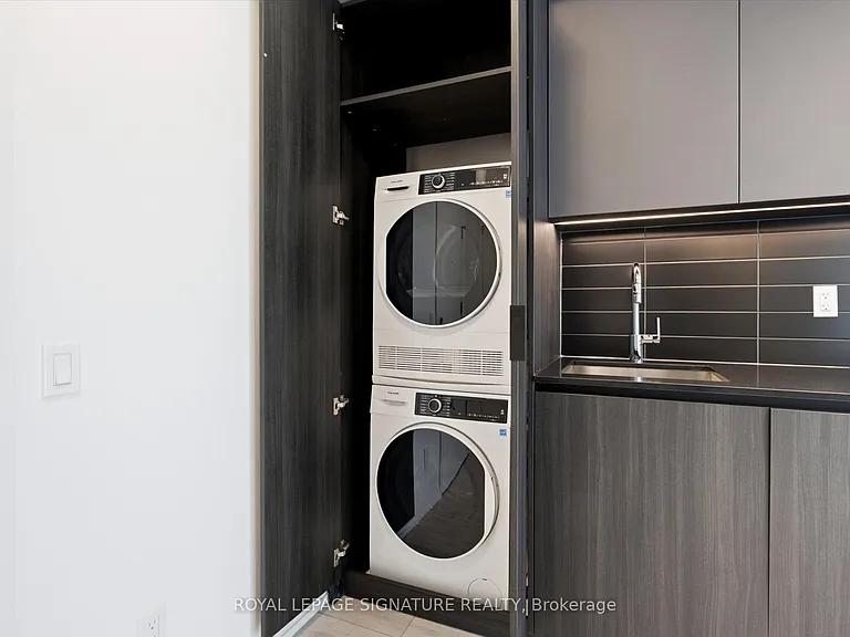 400 King St W #1519 — Photo 19