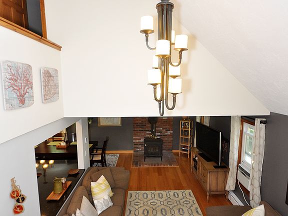 Foyer with skylight