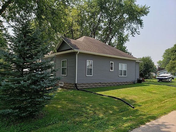 2nd image of 1111 Essex
