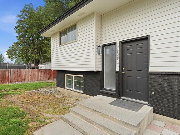 3rd image of 1828 W 19th Ave