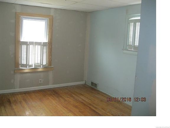 4th image of 211 Charles St