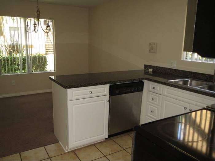 KITCHEN & DINING ROOM