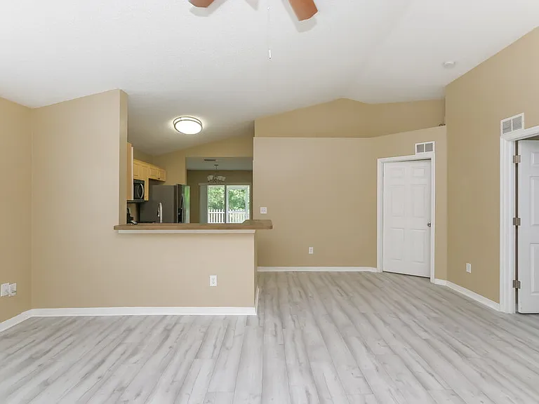6719 Summer Cove Dr — Photo 3