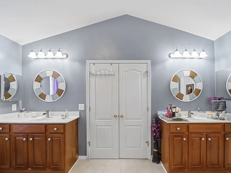 3003 Black Thorn Ct — Photo 2