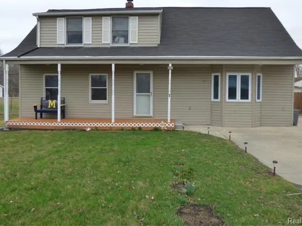 22671 Monterey Dr, Woodhaven, MI 48183