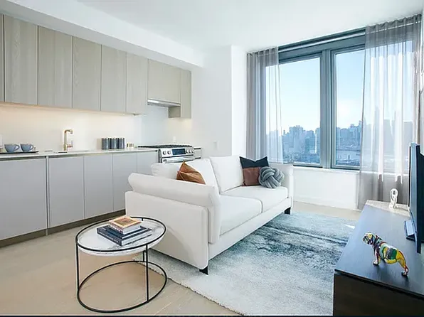 3 Court Square image 1 of 5