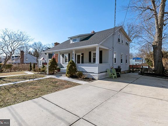 2nd image of 625 College Ave