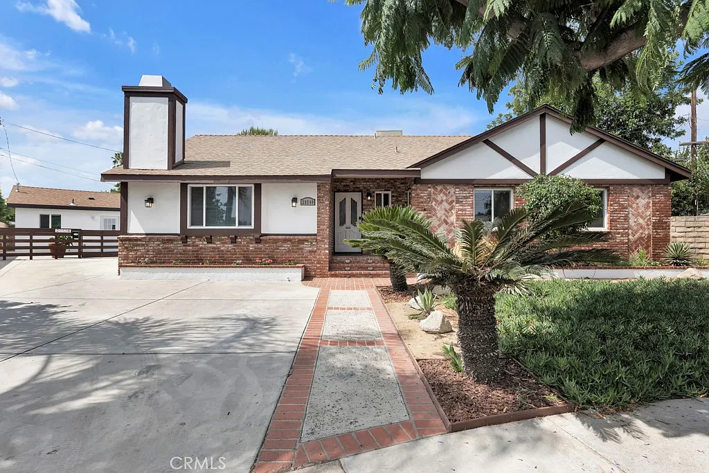 4 bed, 2431 sqft, $5,200 — Photo 1