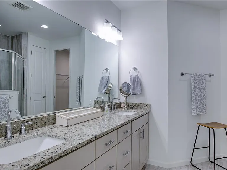 125 Parrot Ave — Photo 9