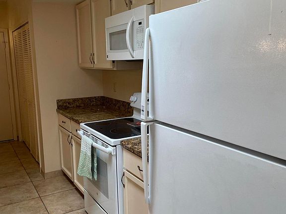 3rd image of 821 W Paseo Del Prad