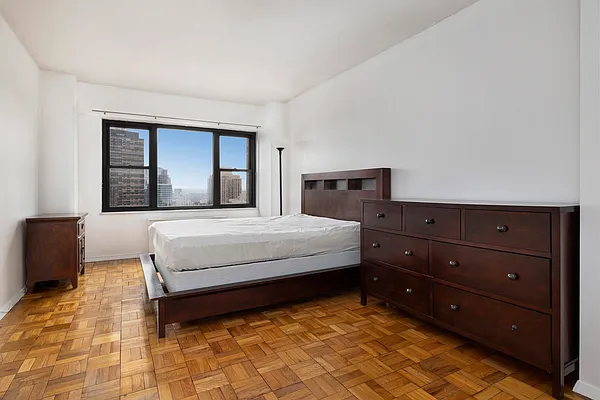 Rented by Douglas Elliman | media 17