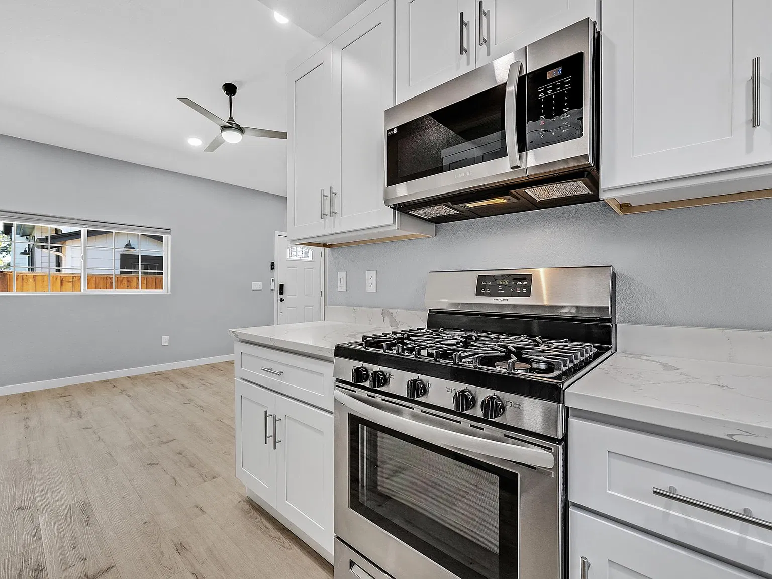 795 S L St — Photo 2