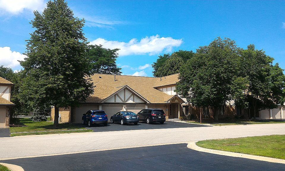 1st image of 912 Knottingham Dr APT 2B