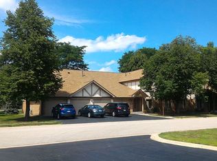 912 Knottingham Dr APT 2B, Schaumburg, IL 60193