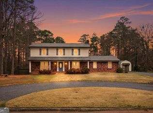 206 Chateau Dr, Fayetteville, GA 30214