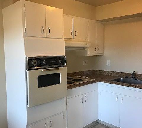 4th image of 2170 Carlmont Dr APT 3