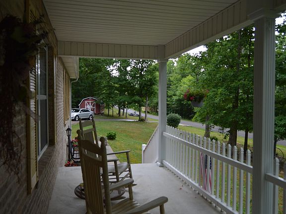 3rd image of 461 Robin Hood Dr