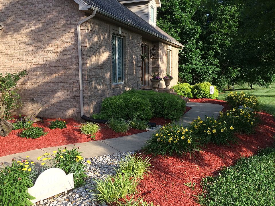 Winding sidewalk entrance