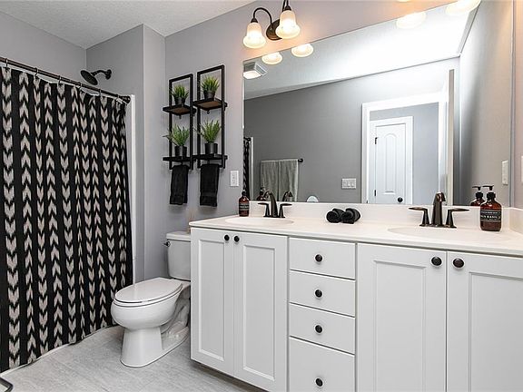 5th image of 1147 S 91st St