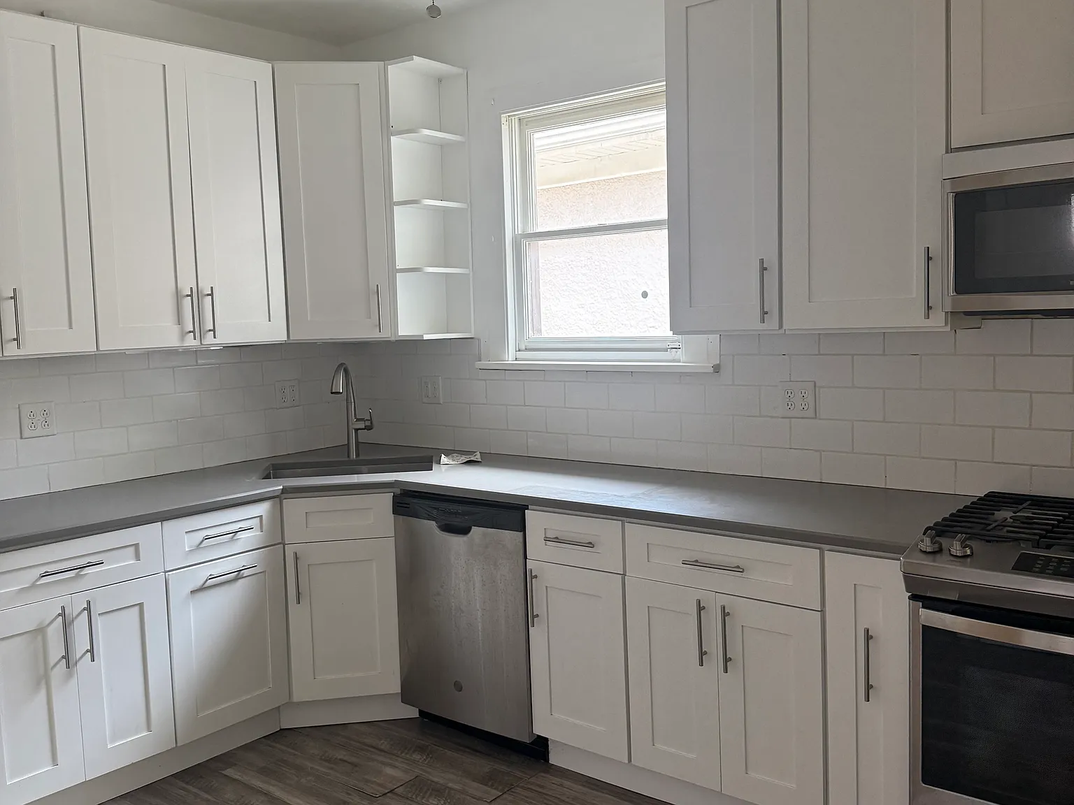 4 bed, 2319 sqft, $3,900 — Photo 4