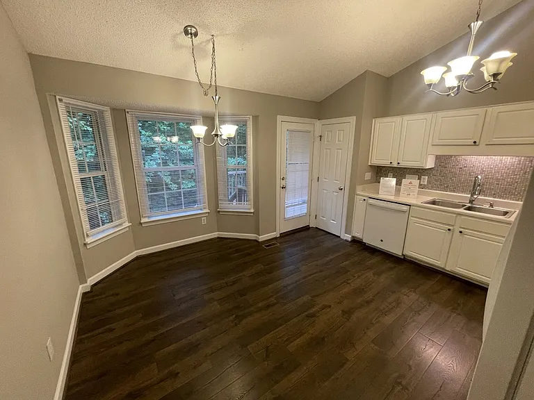 221 Alberbury Commons Ct — Photo 7