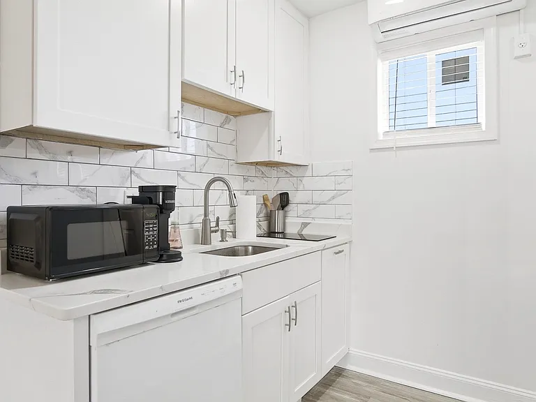 526 W Baker Ave #B — Photo 5
