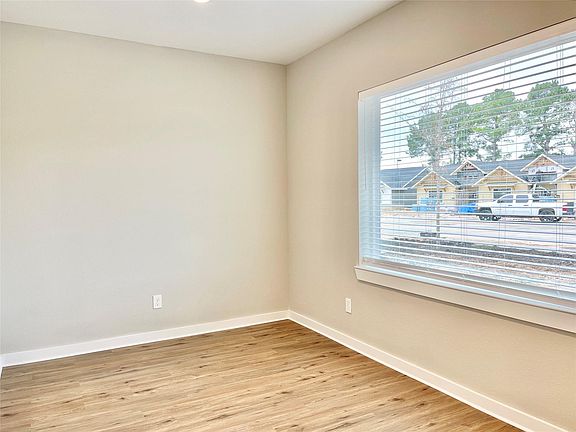 5th image of 10317 Lake Rd #4A