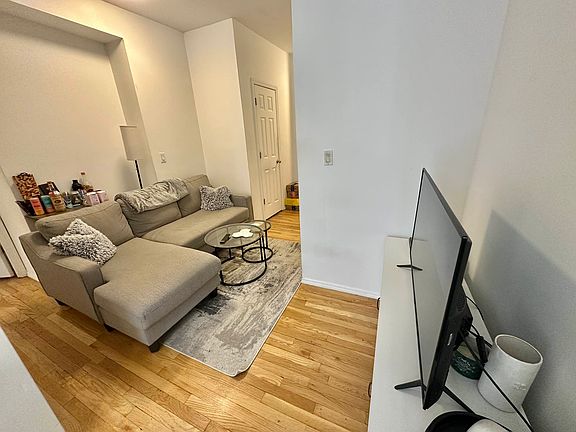 5th image of 172 Prince St #2D