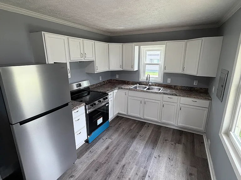 2402 17th St SW — Photo 3