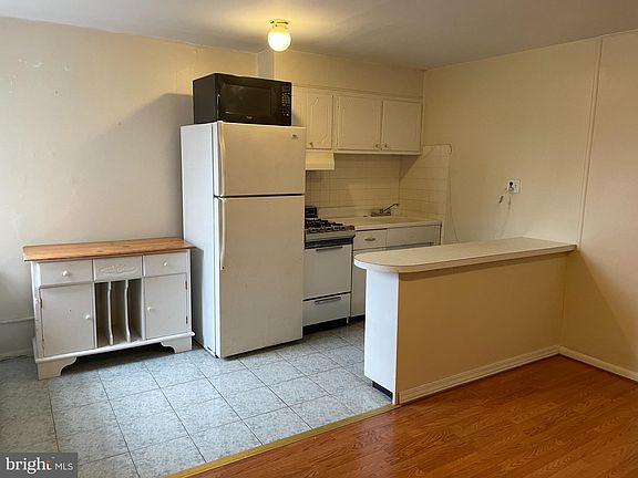 4th image of 1934 S 13th St Floor 2