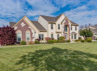 W126N6545 Sycamore Ln, Menomonee Falls, WI 53051