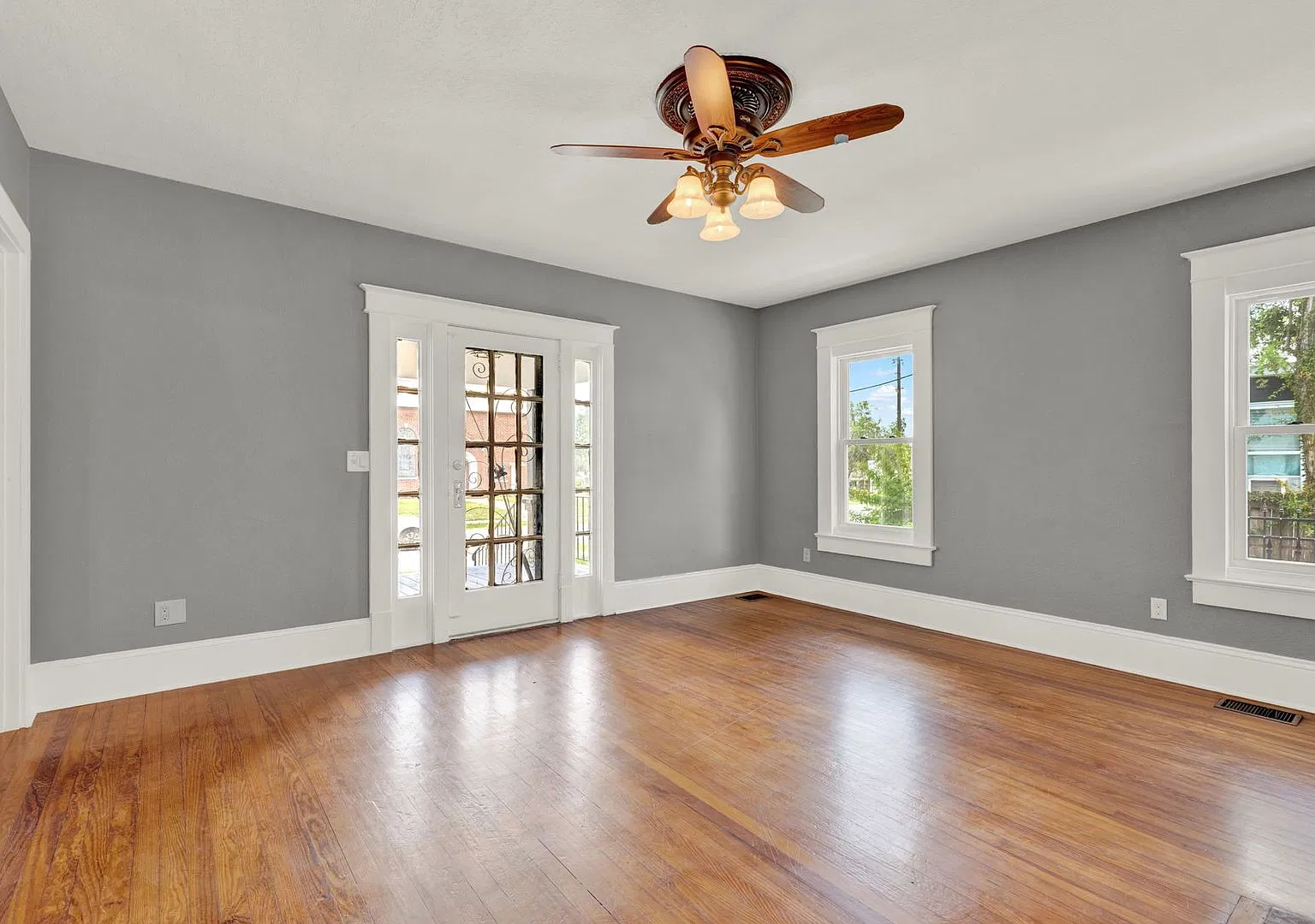 Charming 3-Bedroom, 2-Bath Apartment in Eustis! — Photo 3