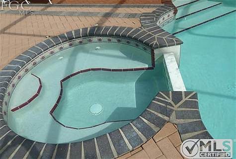 4th image of 15 Timberland Cir N