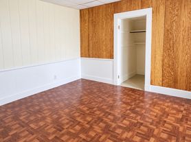 617 Depot Street, 4