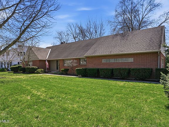 3rd image of 411 Orchard Ln