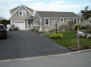 11 Gun Shot Rd, Waterford, CT 06385