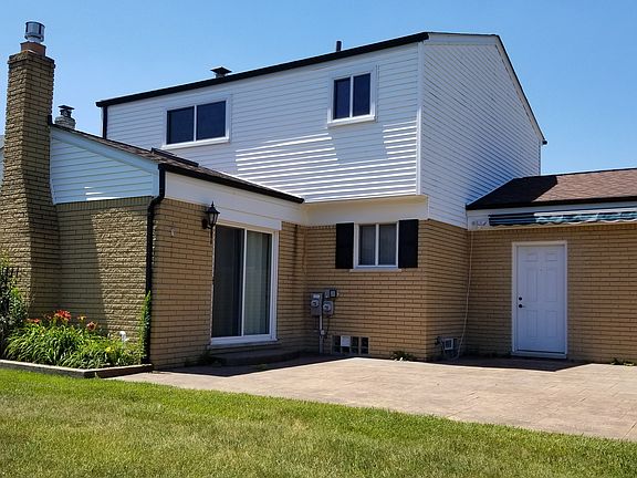 3rd image of 43542 Hartwick Dr