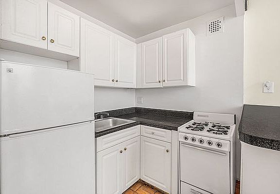 3rd image of 7 E 32nd St #8S