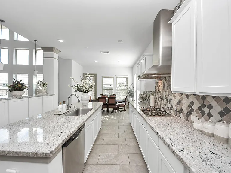 1911 Sapphire Pines Ln — Photo 14