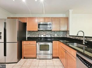 2050 N Calvert St APT 405, Arlington, VA 22201